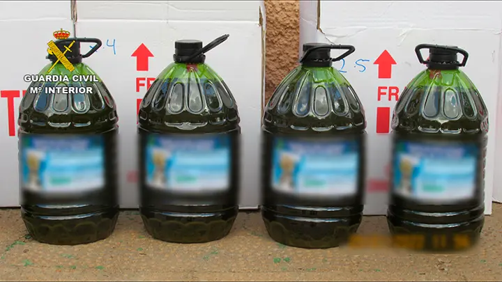 La Guardia Civil detiene a tres personas por elaborar aceites vegetales no aptos para el consumo humano