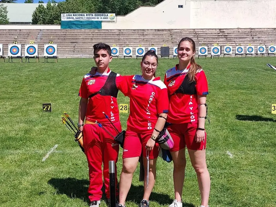 Olivia, en el centro, con el equipo cadete de Castilla y León