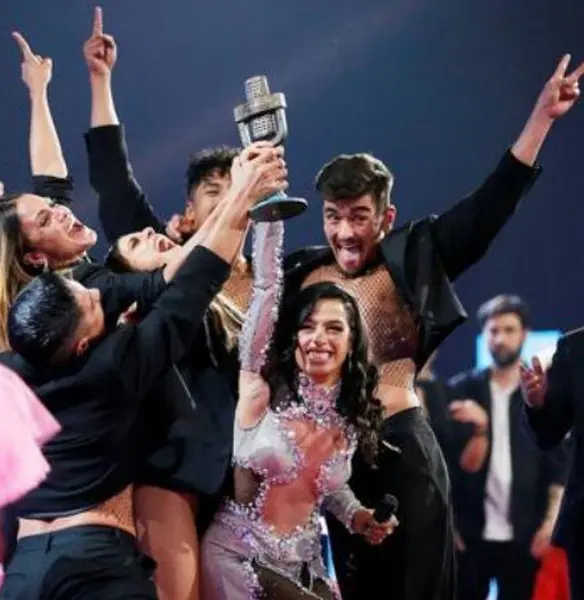 Chanel y sus bailarines celebran el tercer puesto en Eurovisión