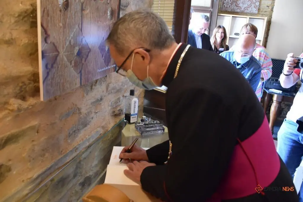 Inauguración SAUS exposición de arte religioso (16)