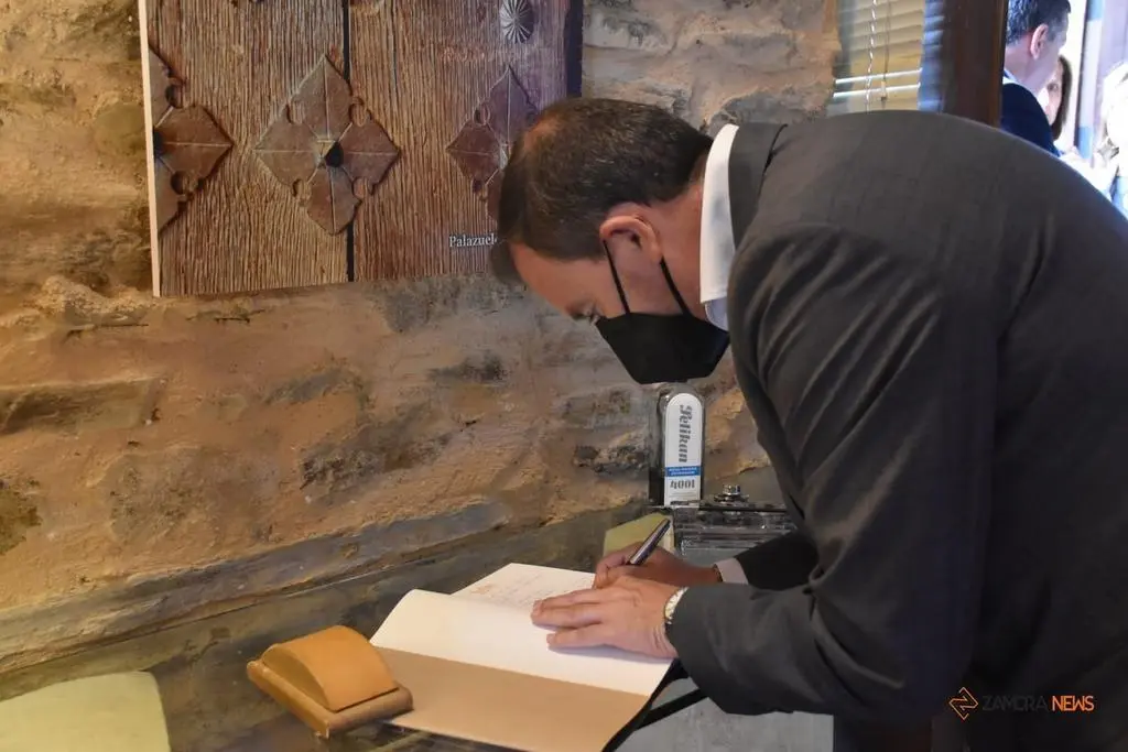 Inauguración SAUS exposición de arte religioso (18)