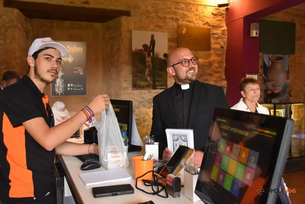 Inauguración SAUS exposición de arte religioso (30)