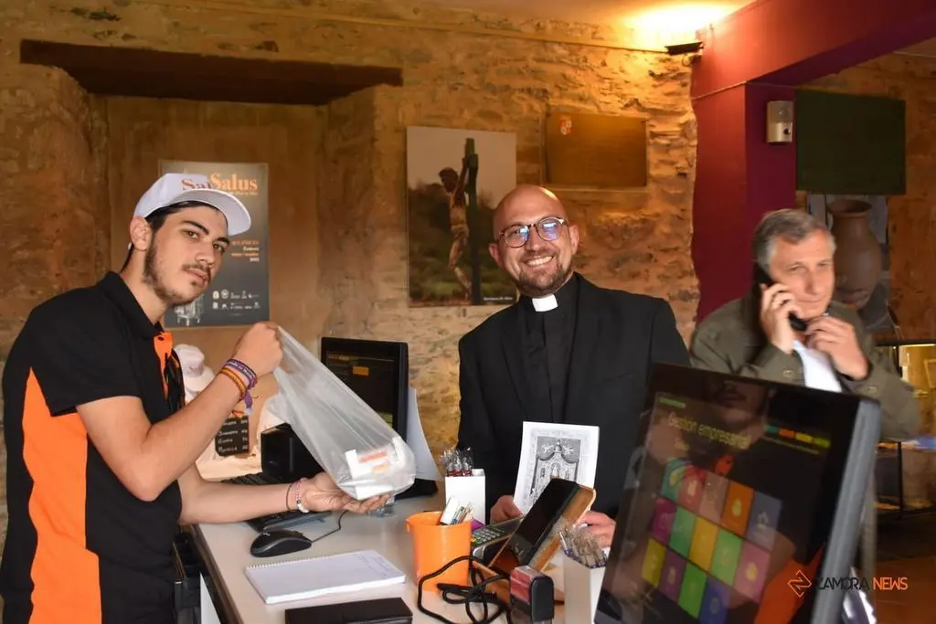 Inauguración SAUS exposición de arte religioso (31)