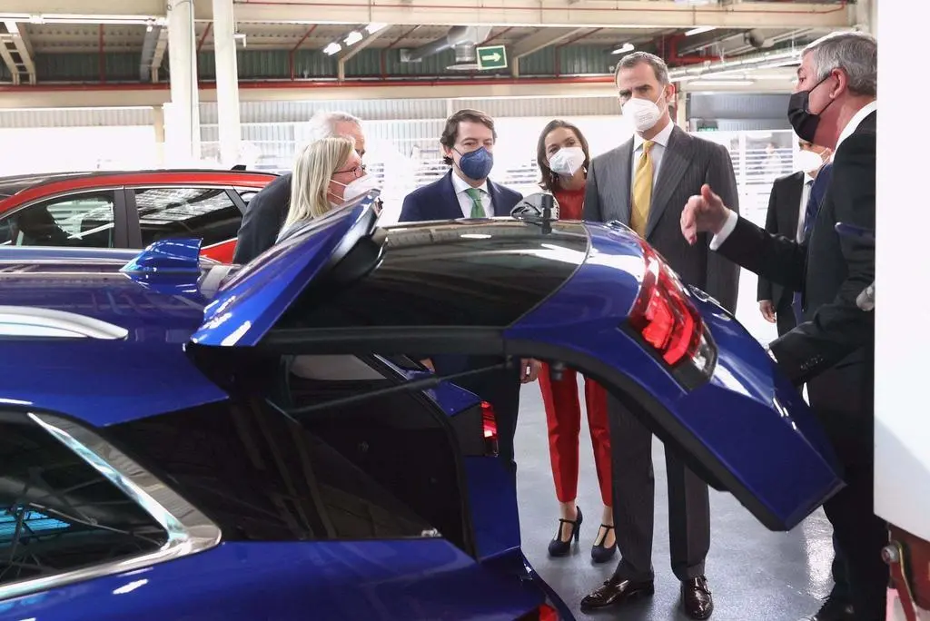 Visita del Rey y Pedro Sánchez a la factoría de Renault en Palencia. Fotografía de archivo: Renault Facebook