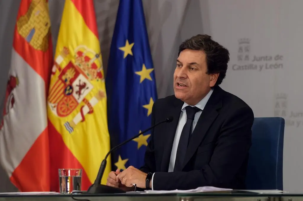 El consejero de Economía y Hacienda y portavoz, Carlos Fdez. Carriedo