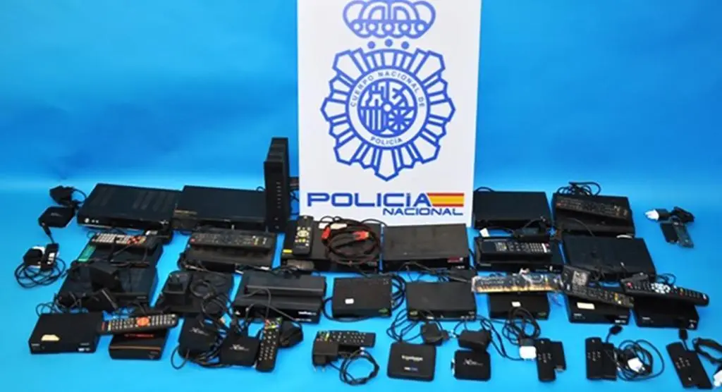 La Policía Nacional inspecciona 166 establecimientos por distribución ilícita de señal de televisión de partidos de fútbol