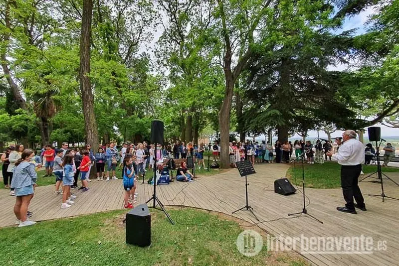 La Escuela Duquesa de Pimentel en la Mota. Foto Interbenavente