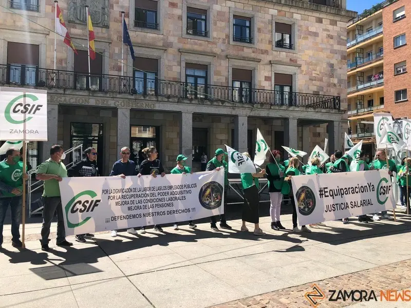 Concentración de CSIF frente a la Subdelegación del Gobierno. Foto Marcos Vicente