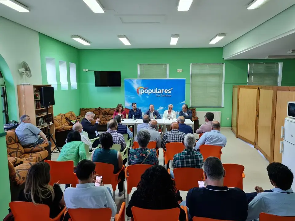 encuentro pp alcaldes y portavoces de la comarca de sayago