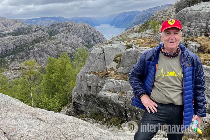 El benaventano Antonio Michell durante la ruta motera a Escandinavia
