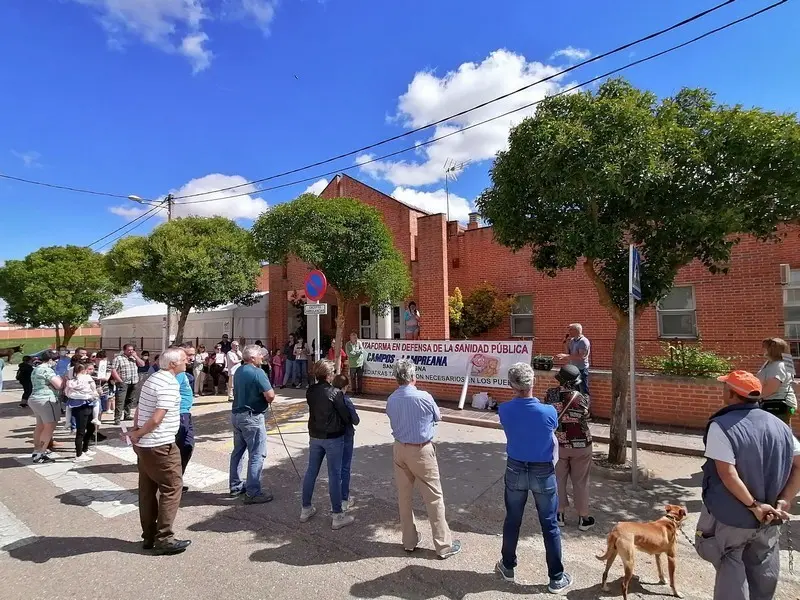 Concentración en defensa de la Sanidad Pública en Villarrín de Campos. Foto de archivo