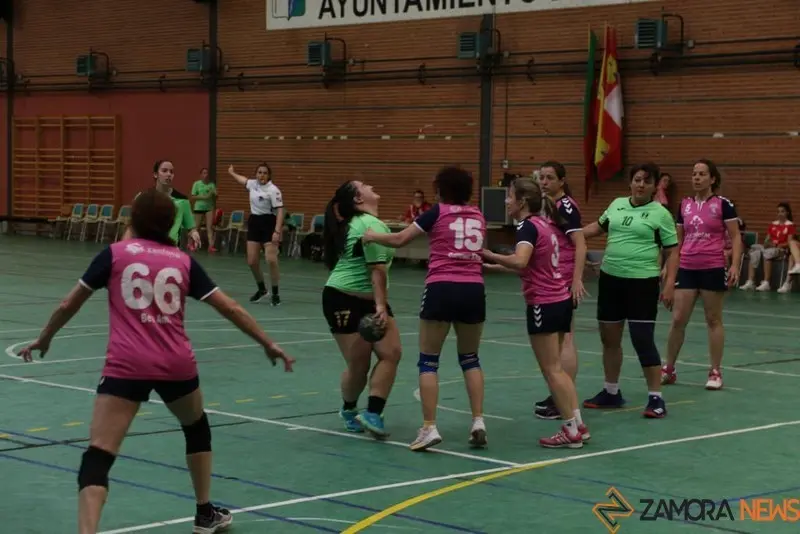 Uno de los partidos del torneo. Foto Marcos Vicente