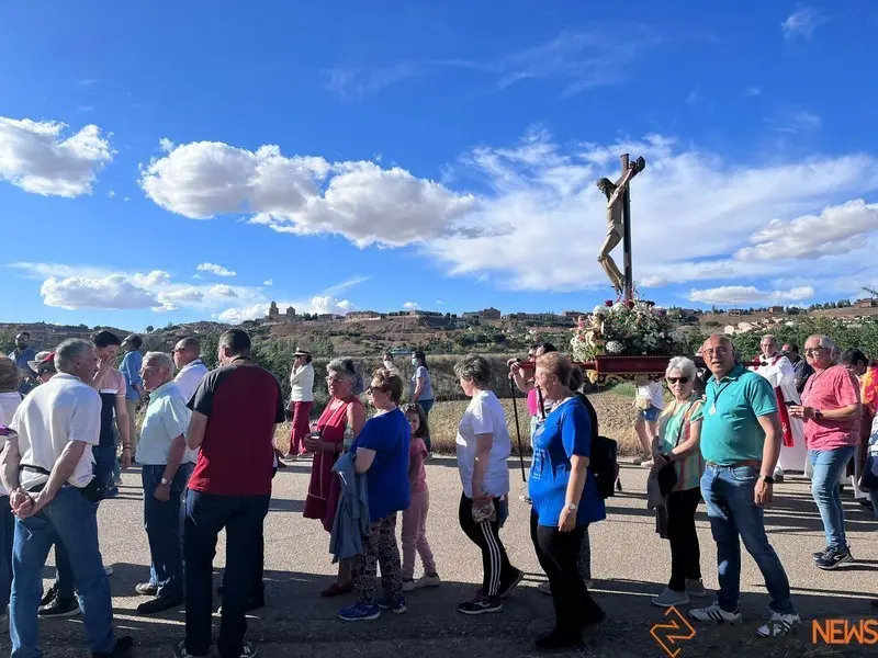 Los toresanos vuelven a disfrutar del Lunes de Pentecostés con el Cristo de las Batallas. Foto Rocío Gato