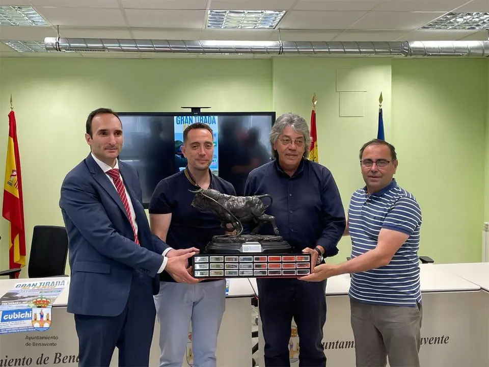 Trofeo del Gran Premio de Tiro al Plato "Toro Enmaromado"