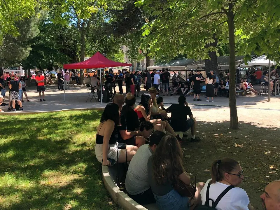 Los jóvenes se dan cita en La Marina antes del Festival Live rock