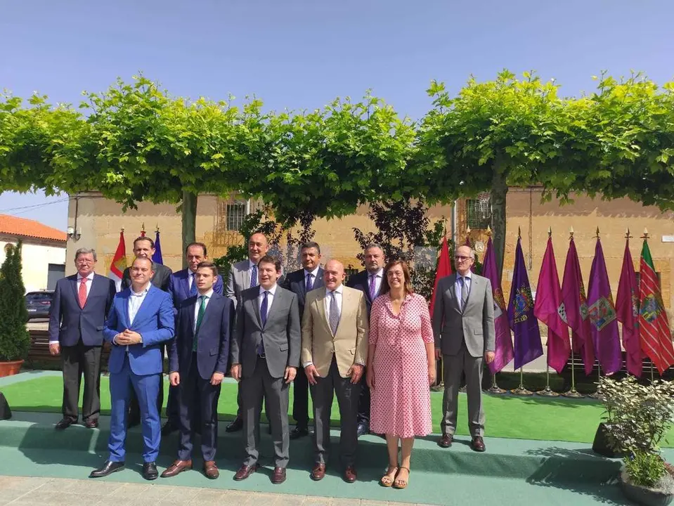Mañueco, Requejo y autoridades regionales y locales en la presentación de los Fondos de Cohesión en Villalazán