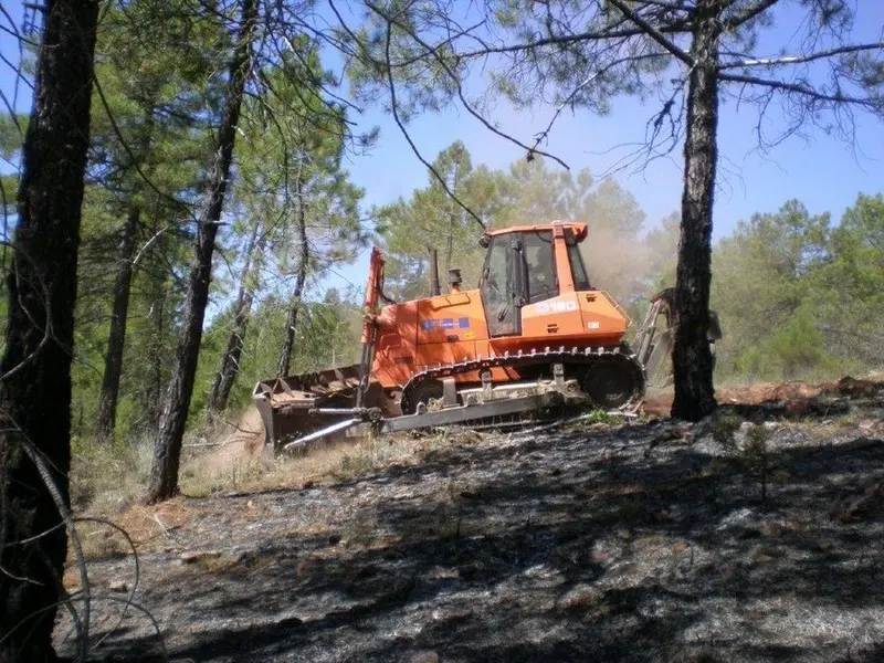 Bulldozer en la Sierra de la Culebra. Foto JCyL