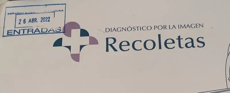 Sobre con el logo del Hospital Recoletas