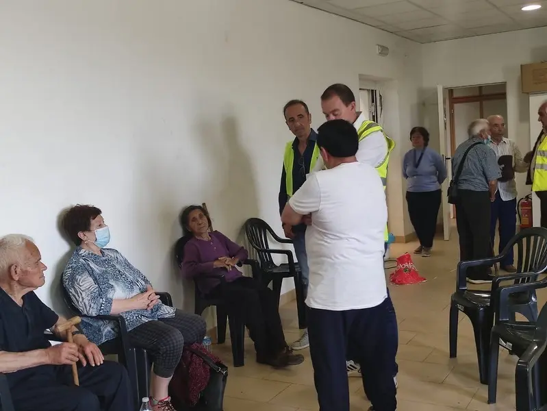 Requejo en el pabellón de Sarracín de Aliste con las personas evacuadas