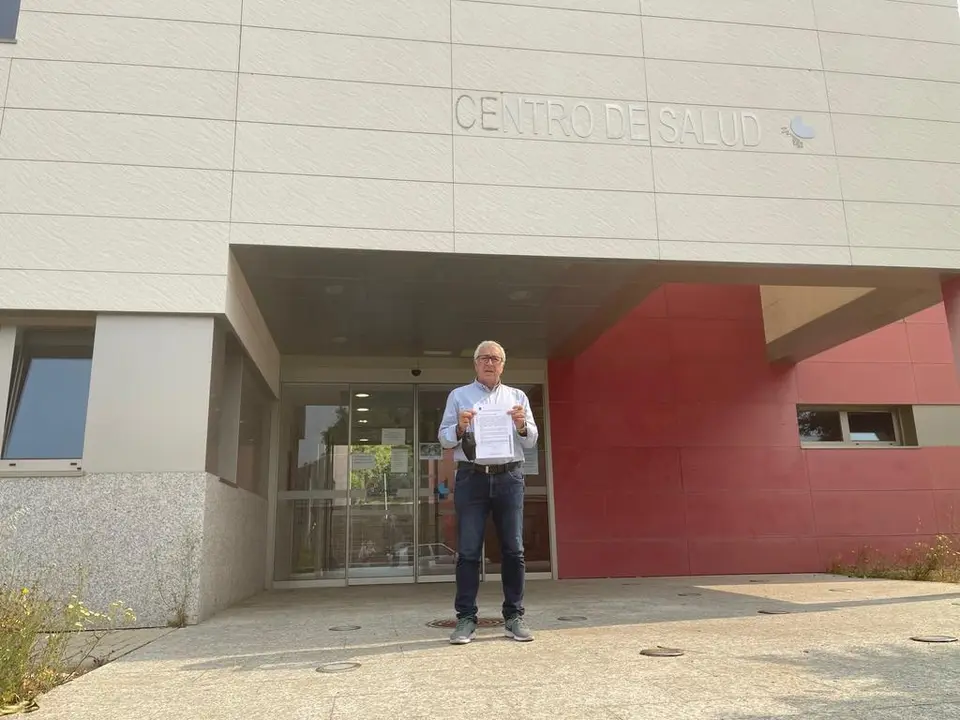 Ayto. Puebla de Sanabria. Alcalde José Fernández soliciando Consejo Salud ZBS Sanabria