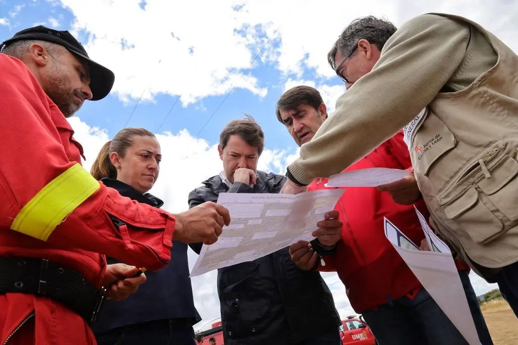 Visita del presidente de la Junta a la zona afectada por el incendio de Sierra de la Culebra