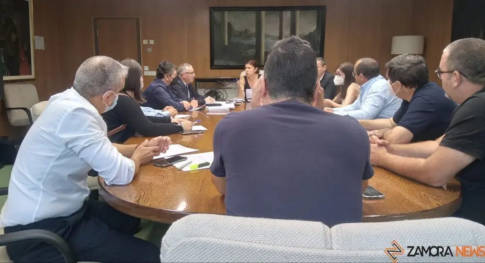 clara con alcaldes