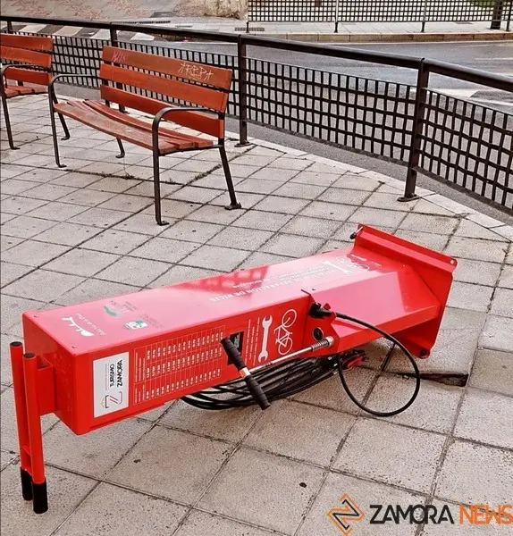 Estación de mantenimiento de bicicletas de la Puerta de la Feria