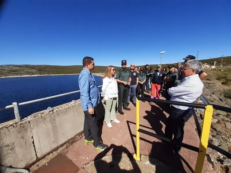 La delegada del Gobierno en la presa de la central hidroeléctrica de Moncabril