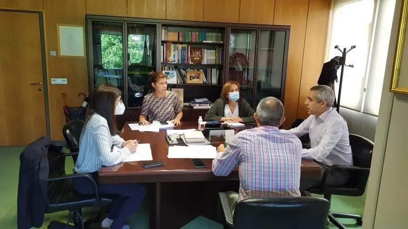 La delegada de la Junta durante una reunión