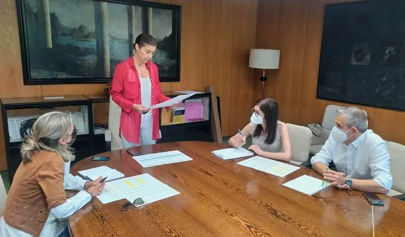 La delegada territorial preside la reunión con Tragsa
