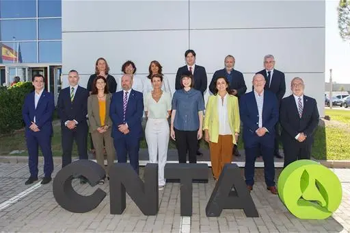 La ministra de Ciencia e Innovación, Diana Morant, ha visitado el Centro Nacional de Tecnología y Seguridad Alimentaria en San Adrián