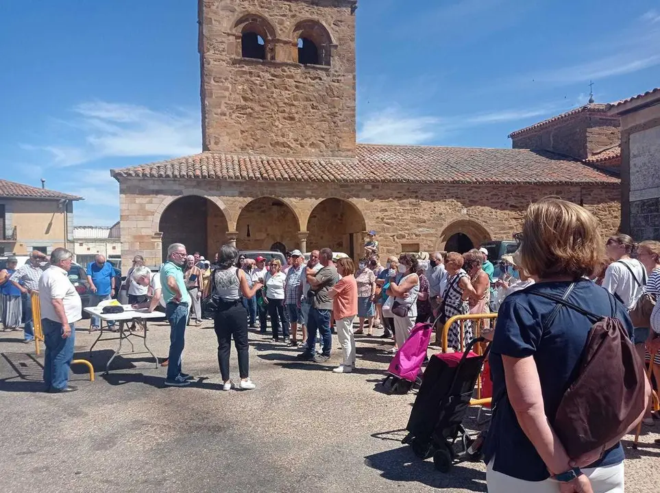 Concentración en defensa de la Sanidad de Tábara
