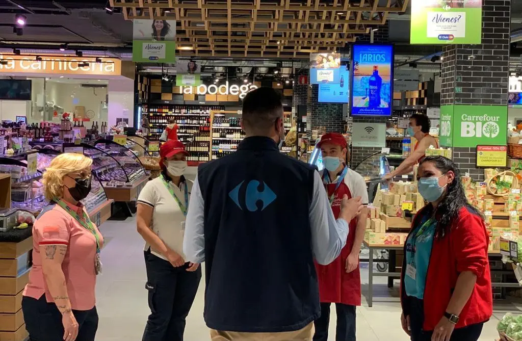 Foto prensa Carrefour contratación verano 