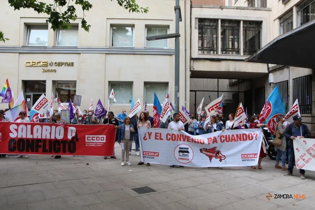 CCOO y UGT Zamora en la protesta contra la patronal CEOE CEPYME