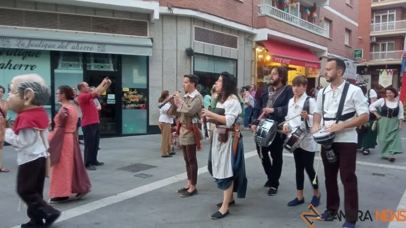 Desfile gigantes (1)