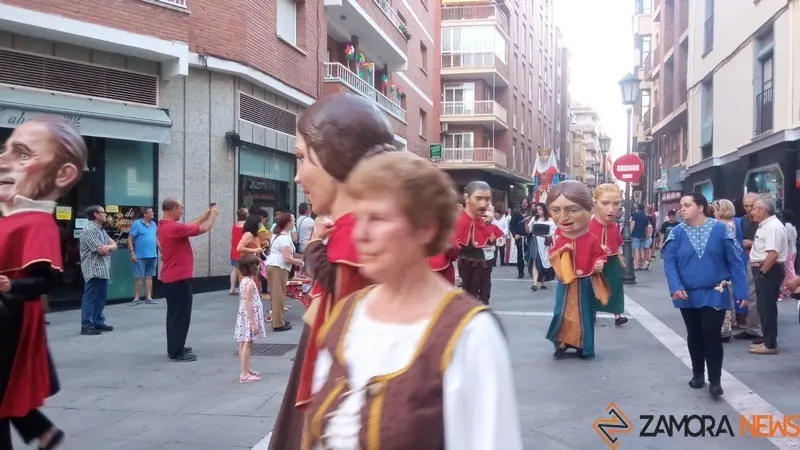 Desfile gigantes (2)