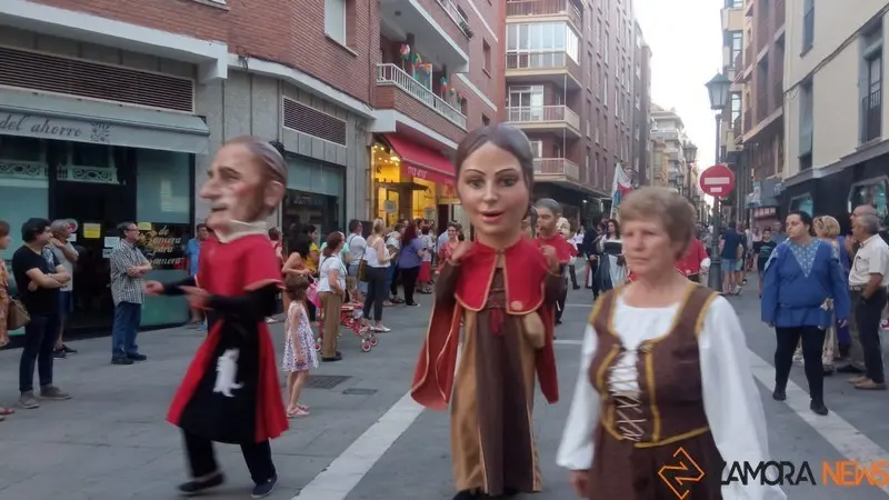Desfile gigantes (3)