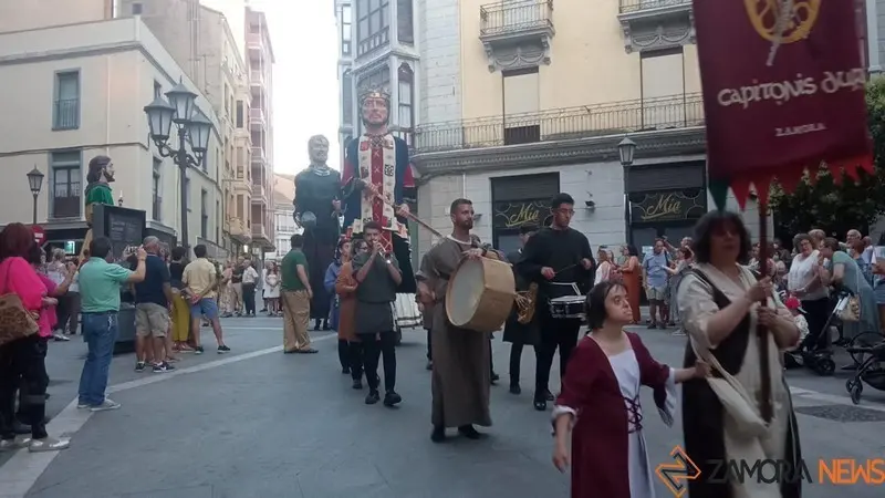 Desfile gigantes (5)