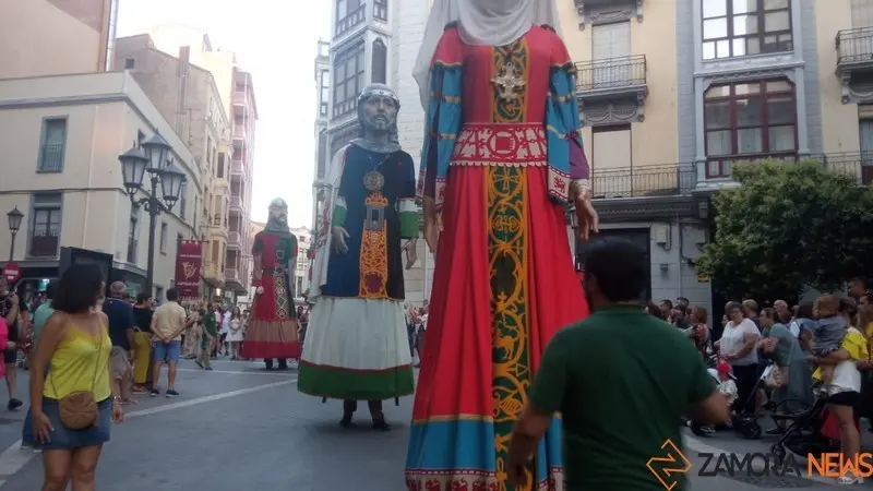 Desfile gigantes (6)