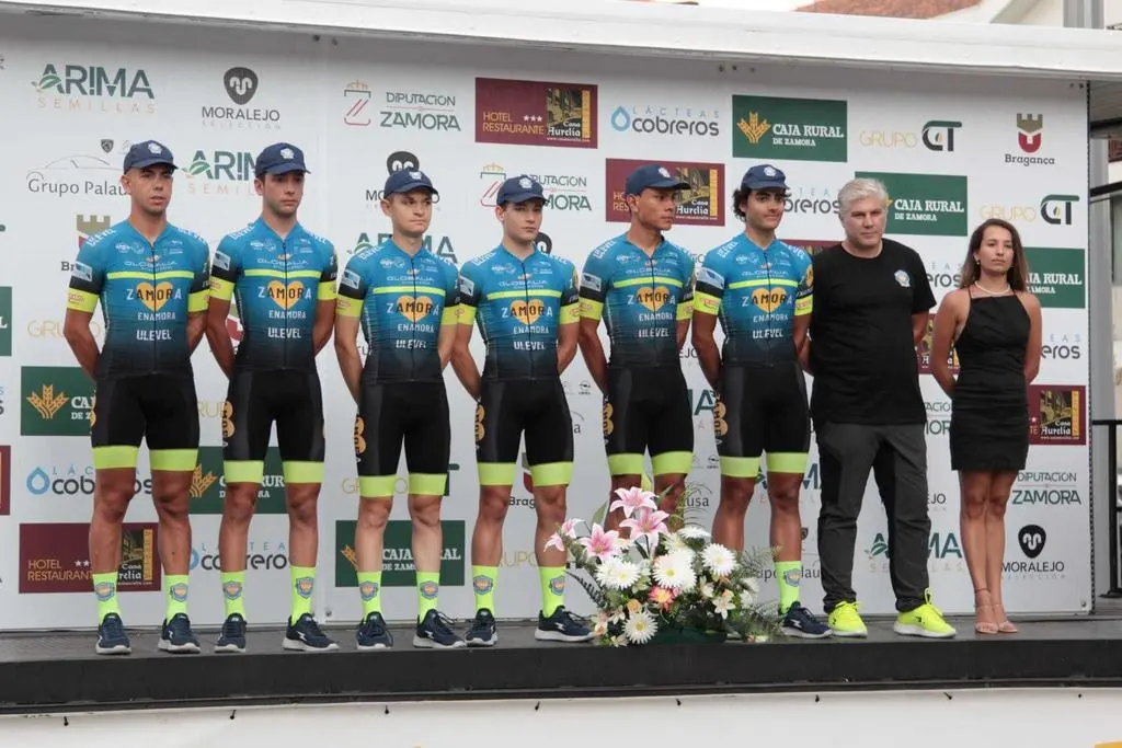 Imágenes presentación equipos Bragança Vuelta a Zamora 2022