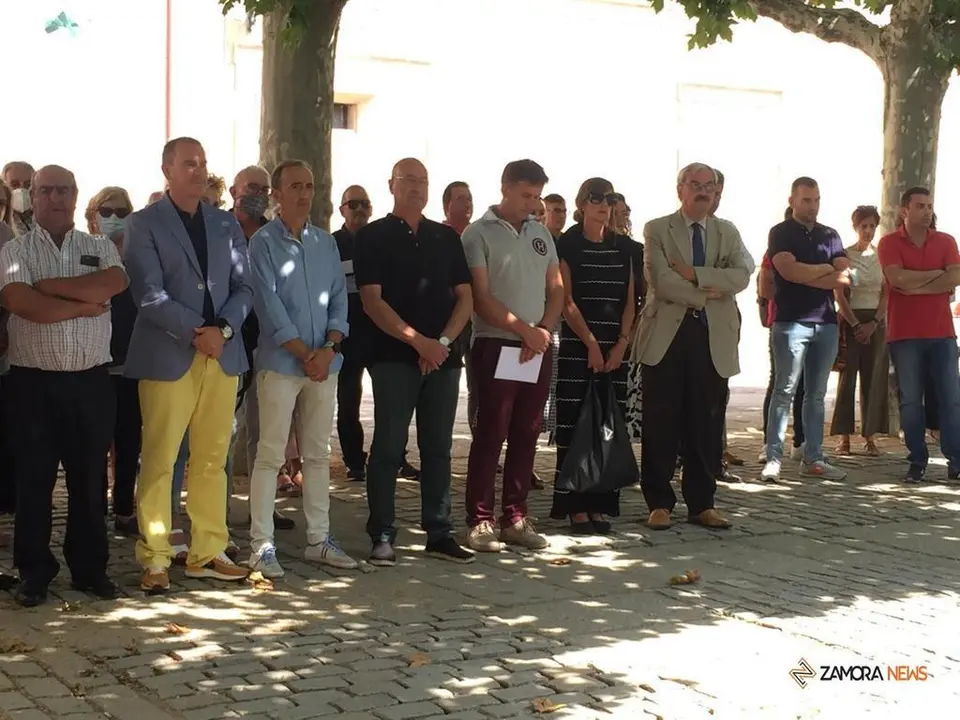 Trabajadores de la Diputación de Zamora en el acto en homenaje por el 25 aniversario de la muerta de Miguel Ángel Blanco