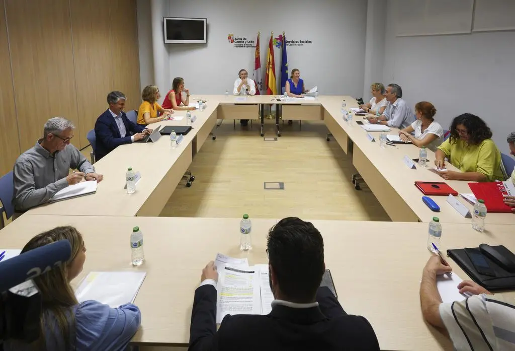220220713+ISABEL+BLANCO+PRESIDE+LAS+MESAS+DEL+DIALOGO+SOCIAL+05