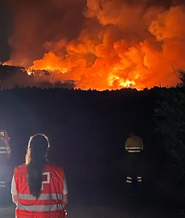 Incendio en Navafría (Segovia). Fotografía: Cruz Roja