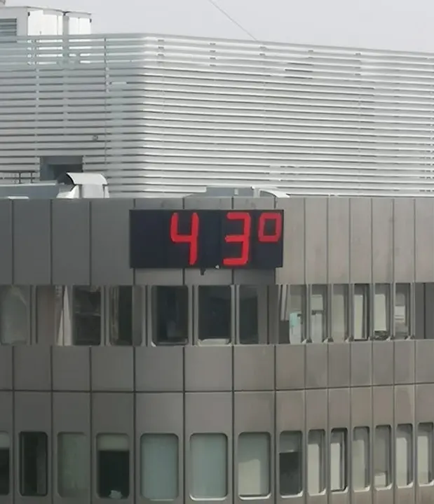 Termómetro situado en el edificio de la Delegación Territorial de la Junta