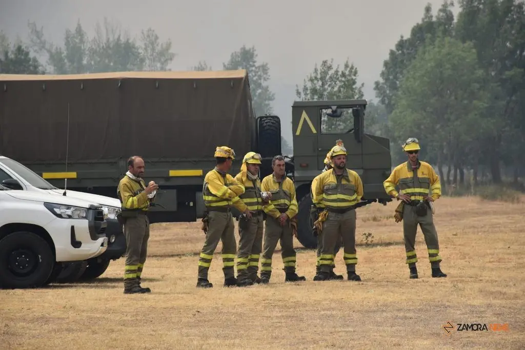 El ministro del interior, Fernando Grande-Marlaska, visita el fuego en Losacio_20