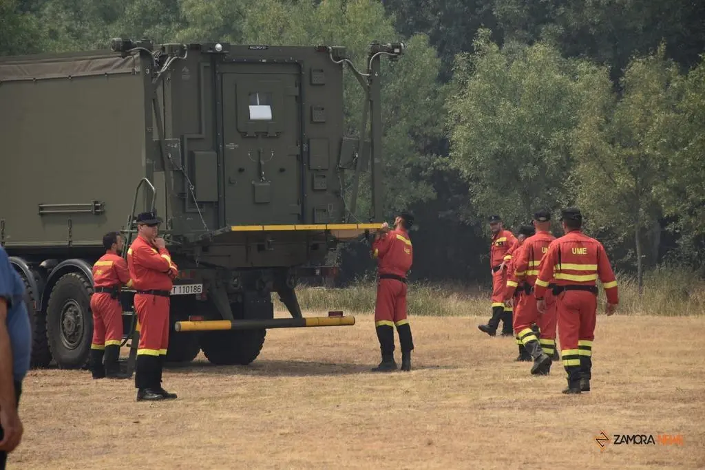 El ministro del interior, Fernando Grande-Marlaska, visita el fuego en Losacio_19