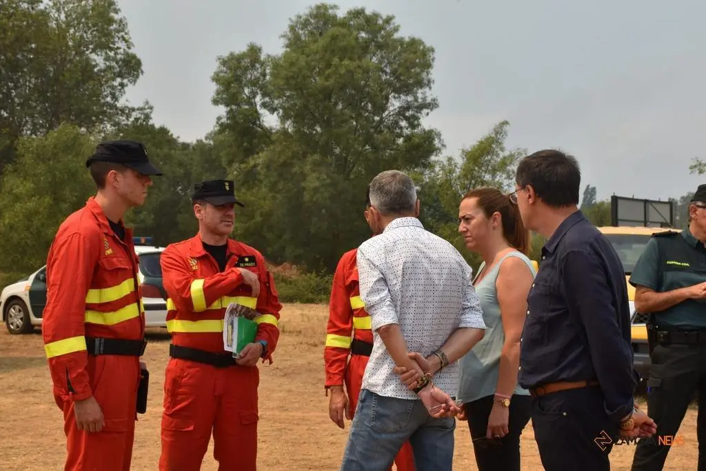 El ministro del interior, Fernando Grande-Marlaska, visita el fuego en Losacio_14