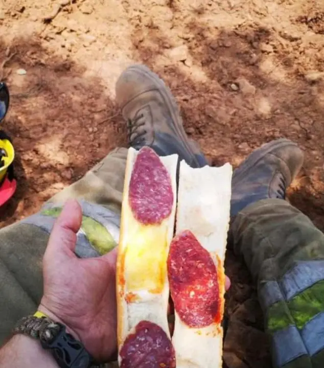 Bocadillo bomberos vía Twitter