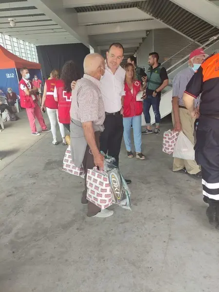 Requejo en Ifeza con los evacuados