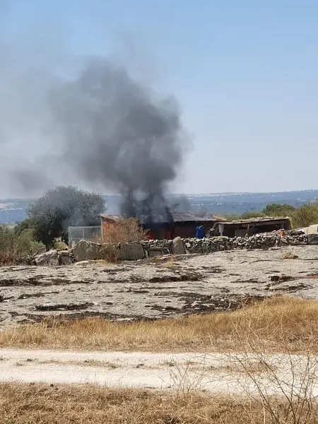 Columna de humo en Villalcampo. Foto cedida